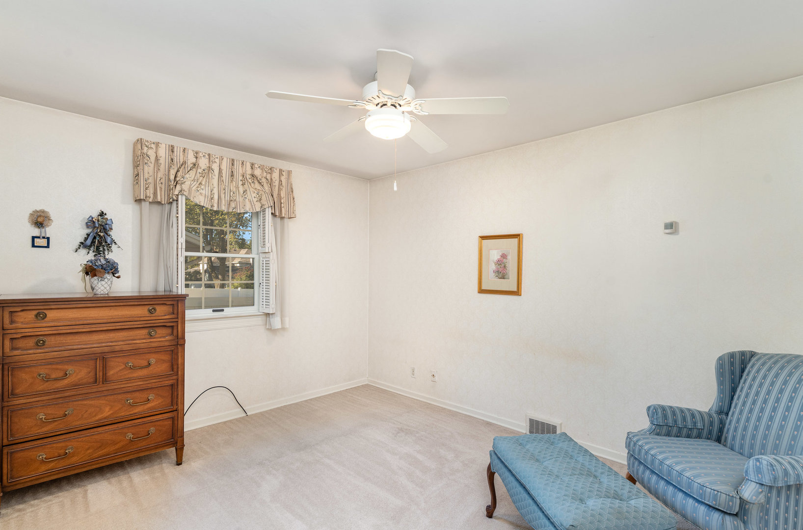 1703 West Acres Road Joliet, IL 60435 - Photo 19 of 33 a living room with furniture and a window
