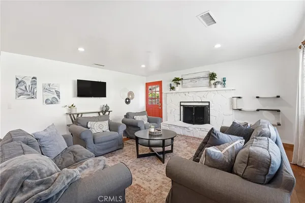 $1,190,000 | 713 East Sycamore Avenue, Orange, CA 92867