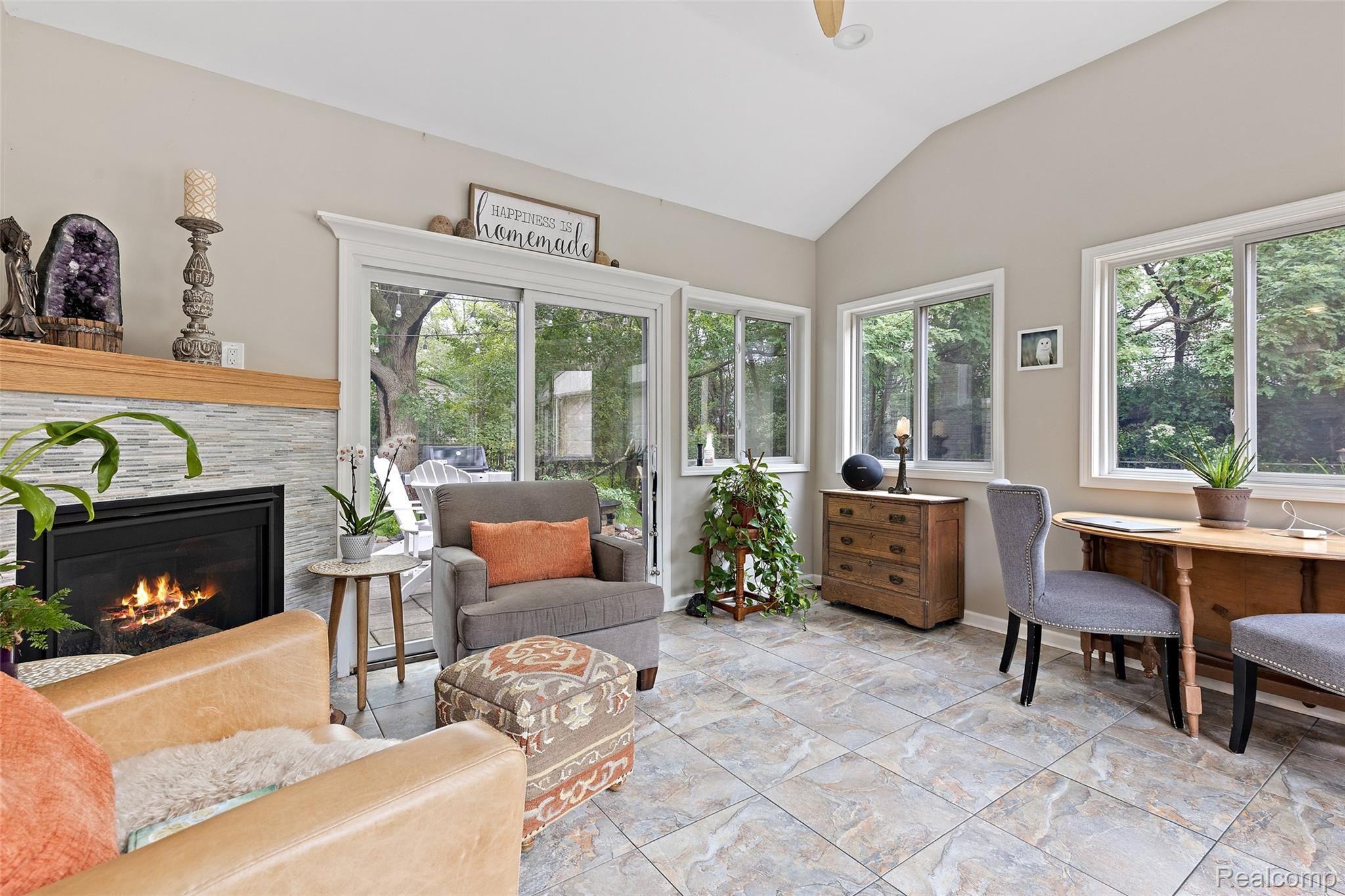 304 Thalia Avenue Rochester, MI 48307 - Photo 19 of 28 304 Thalia Ave-19.jpg