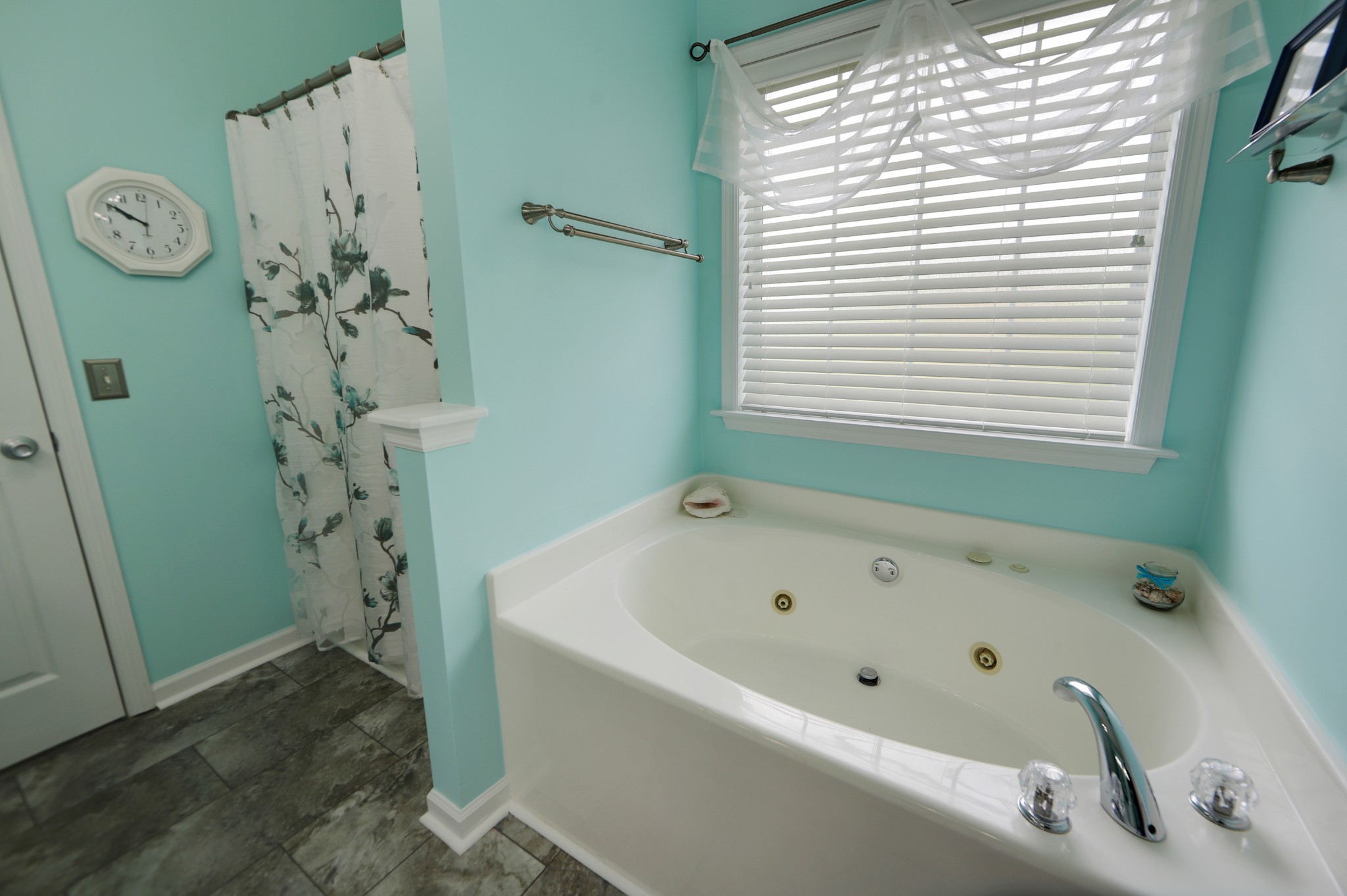 832 Rands Way Columbia, TN 38401 - Photo 25 of 49 a bathroom with a bathtub and a shower