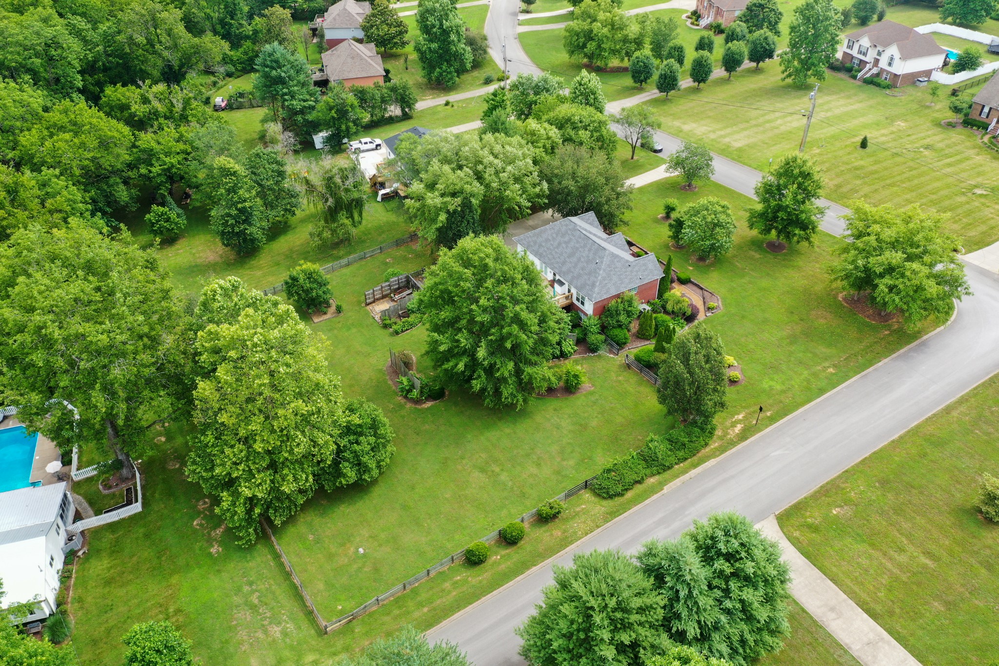 832 Rands Way Columbia, TN 38401 - Photo 6 of 49 an aerial view of a residential houses with yard