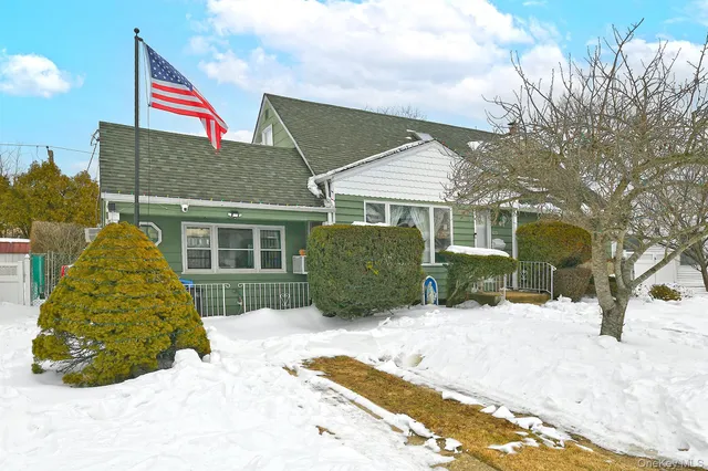 $715,000 | 325 Cayuga Avenue, East Meadow, NY 11554