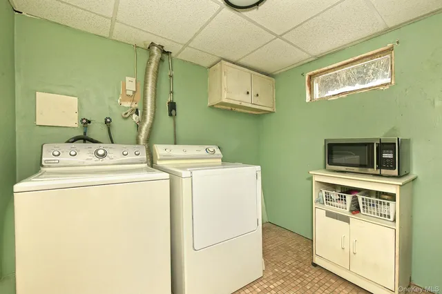 $715,000 | 325 Cayuga Avenue, East Meadow, NY 11554