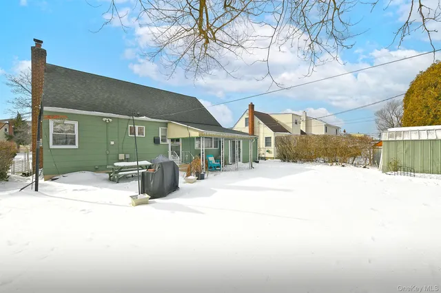 $715,000 | 325 Cayuga Avenue, East Meadow, NY 11554