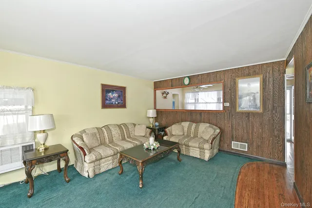 $715,000 | 325 Cayuga Avenue, East Meadow, NY 11554