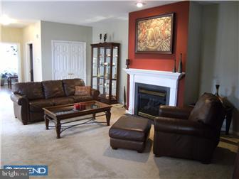 95 Arbor Circle Colmar, PA 18915 - Photo 4 of 12 Living Room