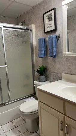 $180,000 | 3640 186th Street, Unit 405, Lansing, IL 60438