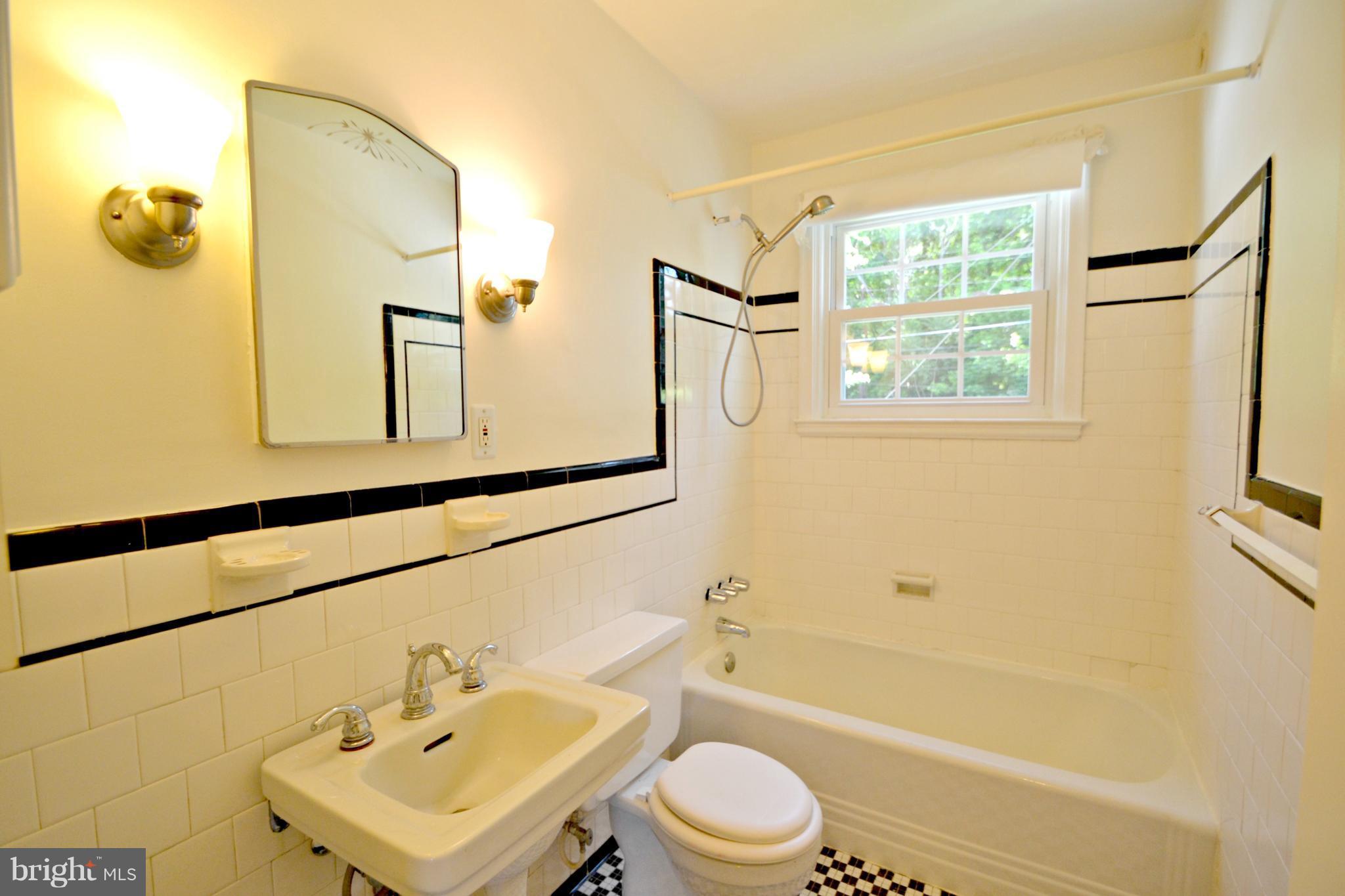 310 Alabama Road Towson, MD 21204 - Photo 12 of 25 Bath