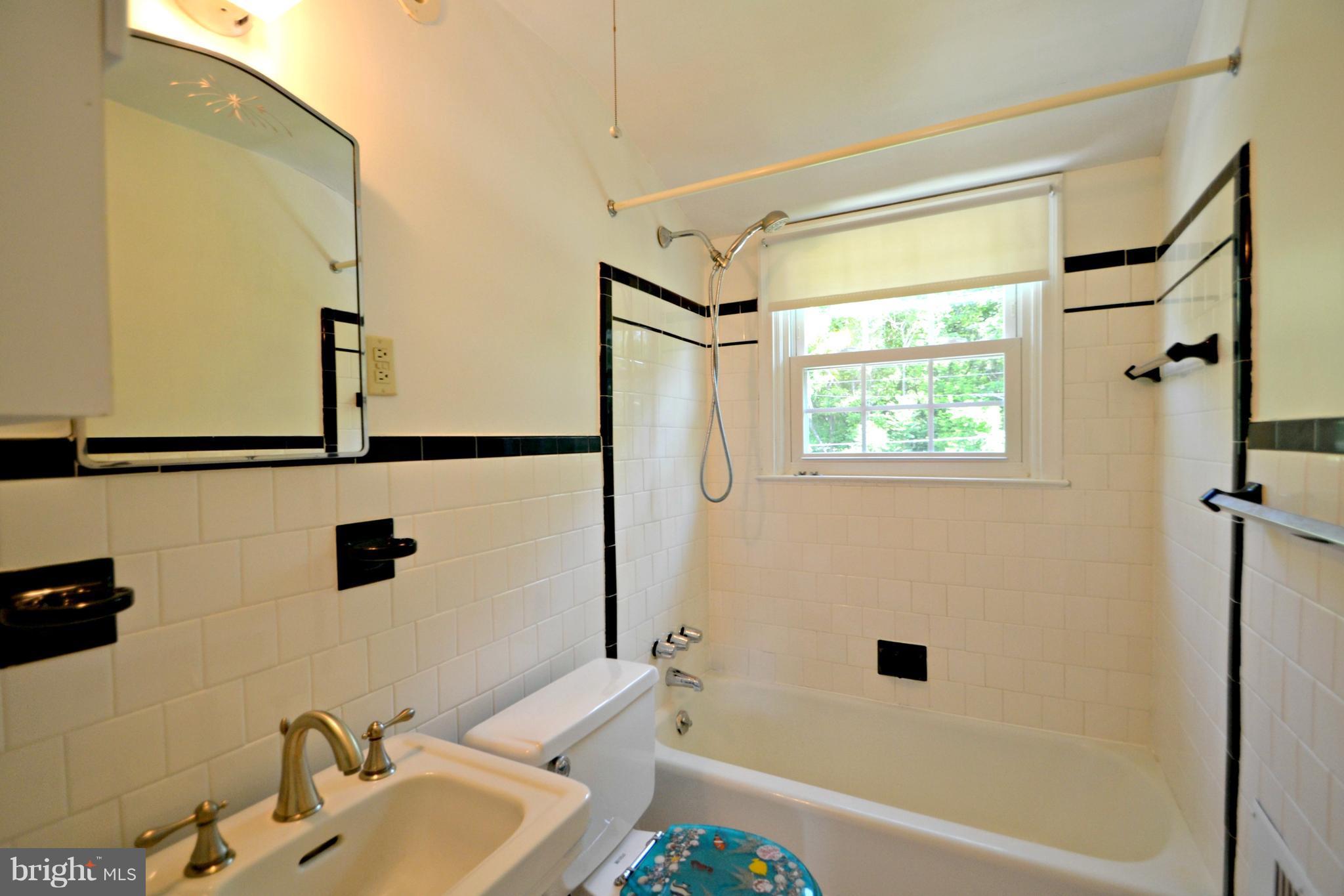 310 Alabama Road Towson, MD 21204 - Photo 19 of 25 Bath
