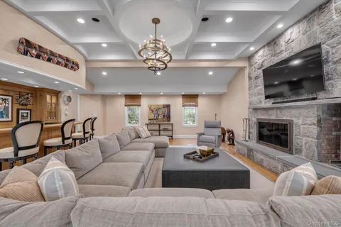 $5,625,000 | 32 Old House Lane, Sands Point, NY 11050
