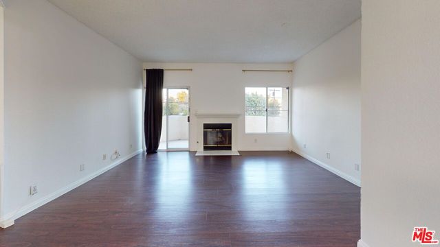 $2,900 | 5420 Sylmar Avenue, Unit 218, Sherman Oaks, CA 91401