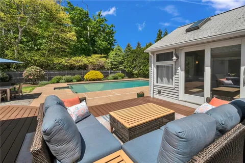 $1,350,000 | 6 Driftwood Lane, Barrington, RI 02806