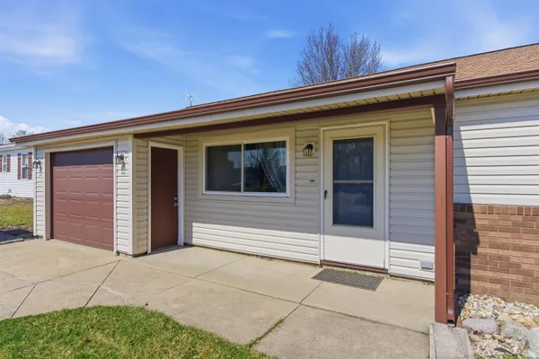 $199,900 | 2107 Pueblo Drive, Kendallville, IN 46755