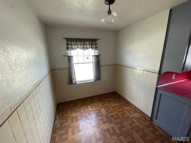 $44,000 | 810 Halloran Avenue, Wood River, IL 62095