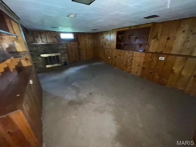 $44,000 | 810 Halloran Avenue, Wood River, IL 62095