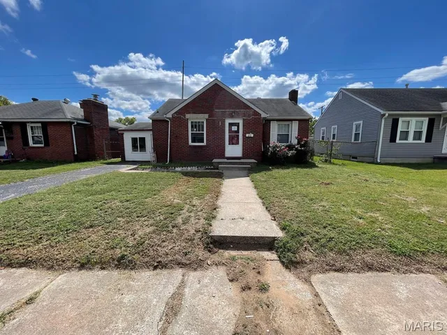 $44,000 | 810 Halloran Avenue, Wood River, IL 62095