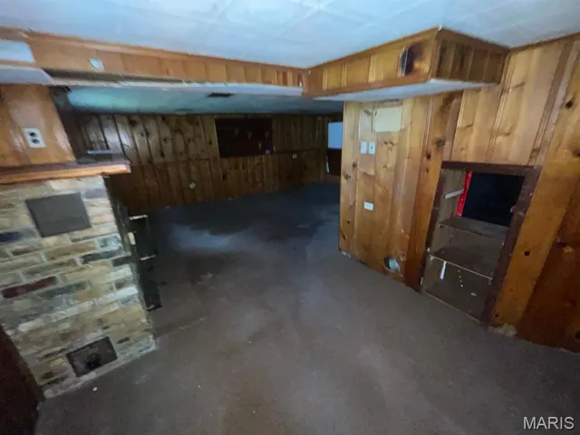 $44,000 | 810 Halloran Avenue, Wood River, IL 62095