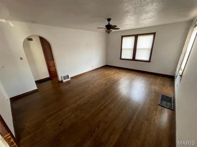 $44,000 | 810 Halloran Avenue, Wood River, IL 62095