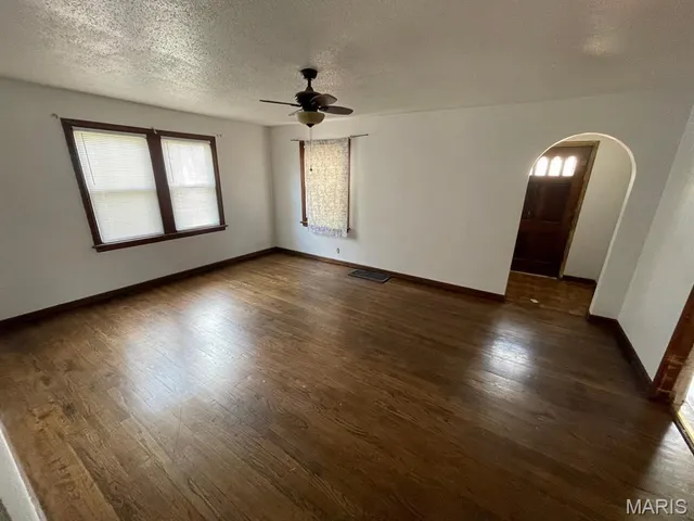 $44,000 | 810 Halloran Avenue, Wood River, IL 62095