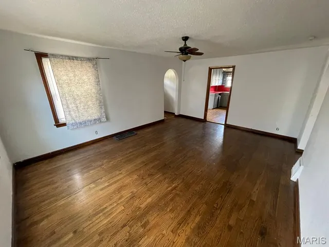 $44,000 | 810 Halloran Avenue, Wood River, IL 62095