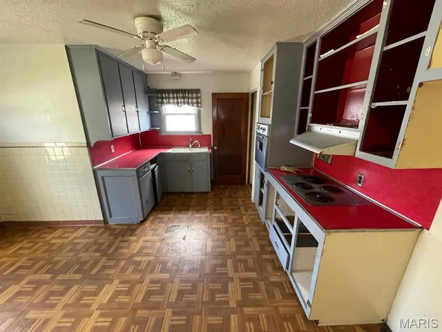 $44,000 | 810 Halloran Avenue, Wood River, IL 62095