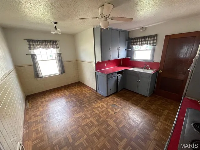 $44,000 | 810 Halloran Avenue, Wood River, IL 62095