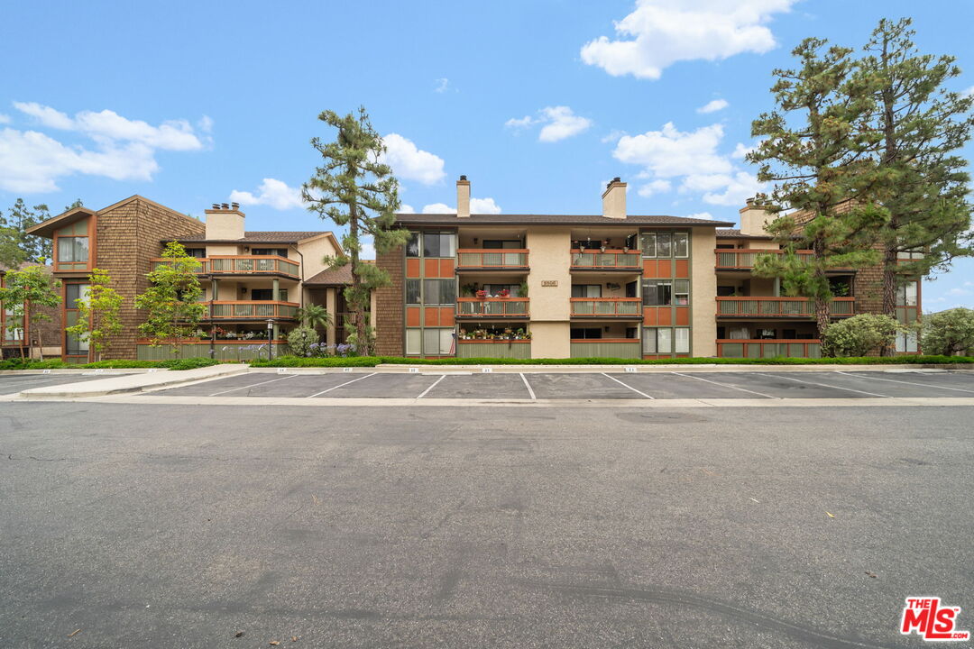 2506 East Willow St Unit 207  