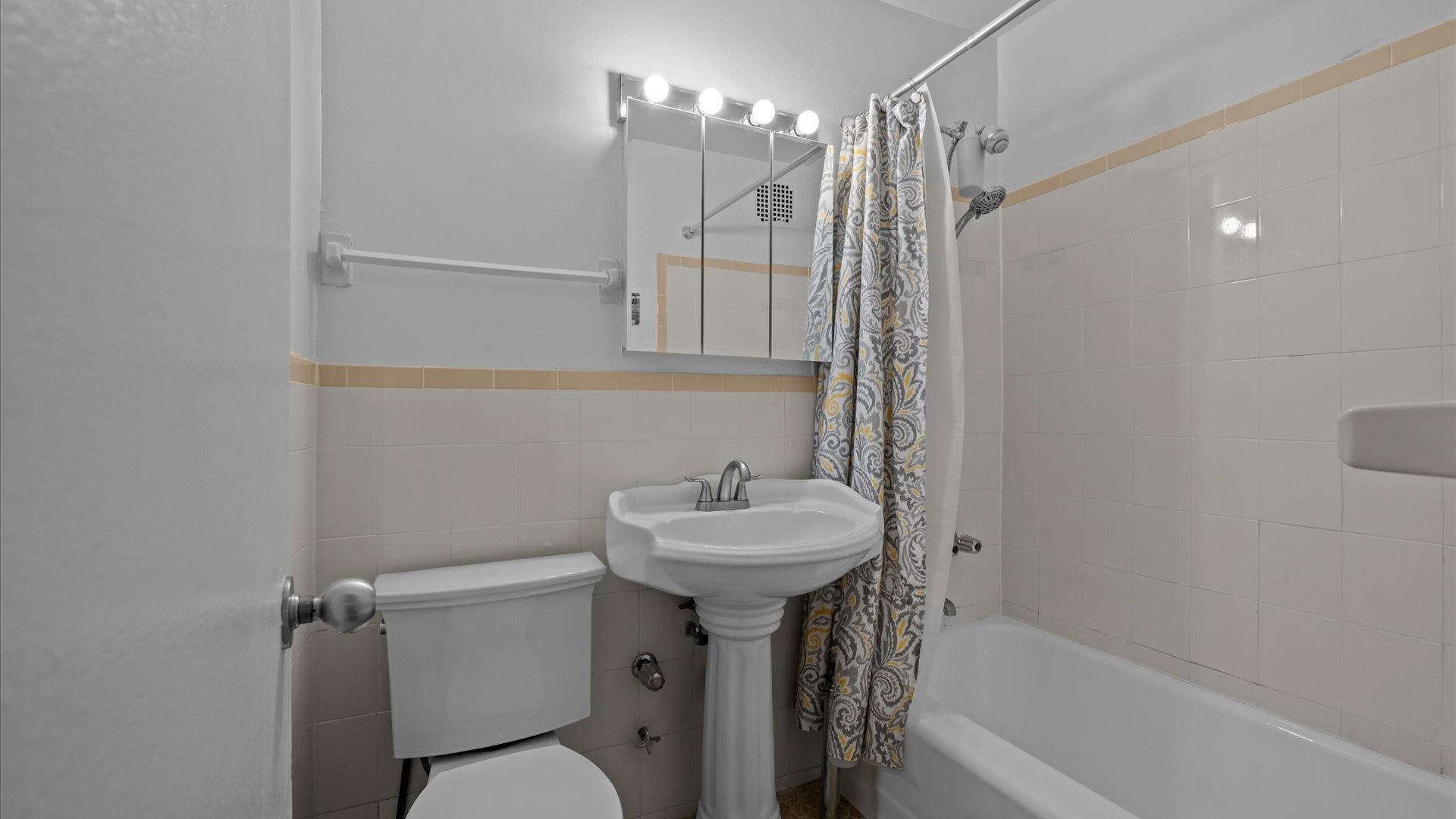 3520 Tryon Avenue, Unit 502 Bronx, NY 10467 - Photo 7 of 13 a bathroom with a sink mirror toilet and bathtub