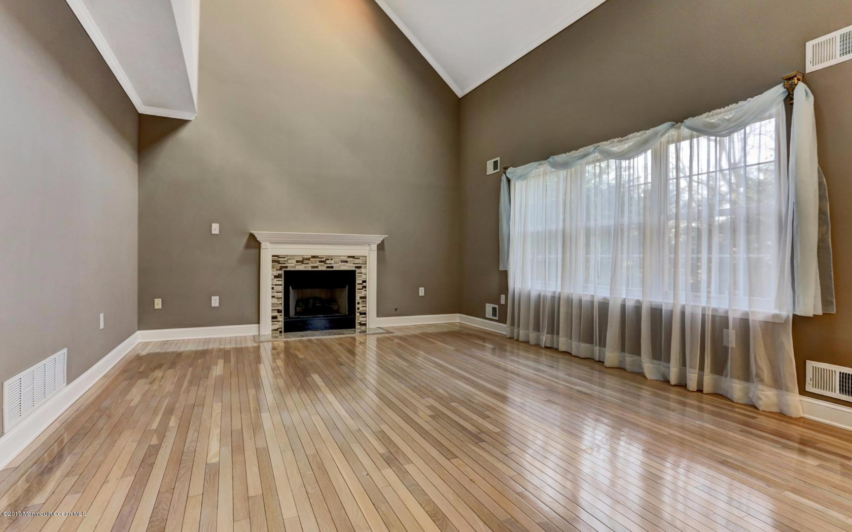 5 Bailey Road Aberdeen, NJ 07747 - Photo 12 of 27 Family Room