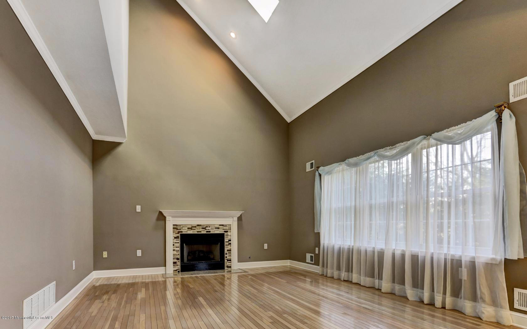 5 Bailey Road Aberdeen, NJ 07747 - Photo 13 of 27 Family Room (2)
