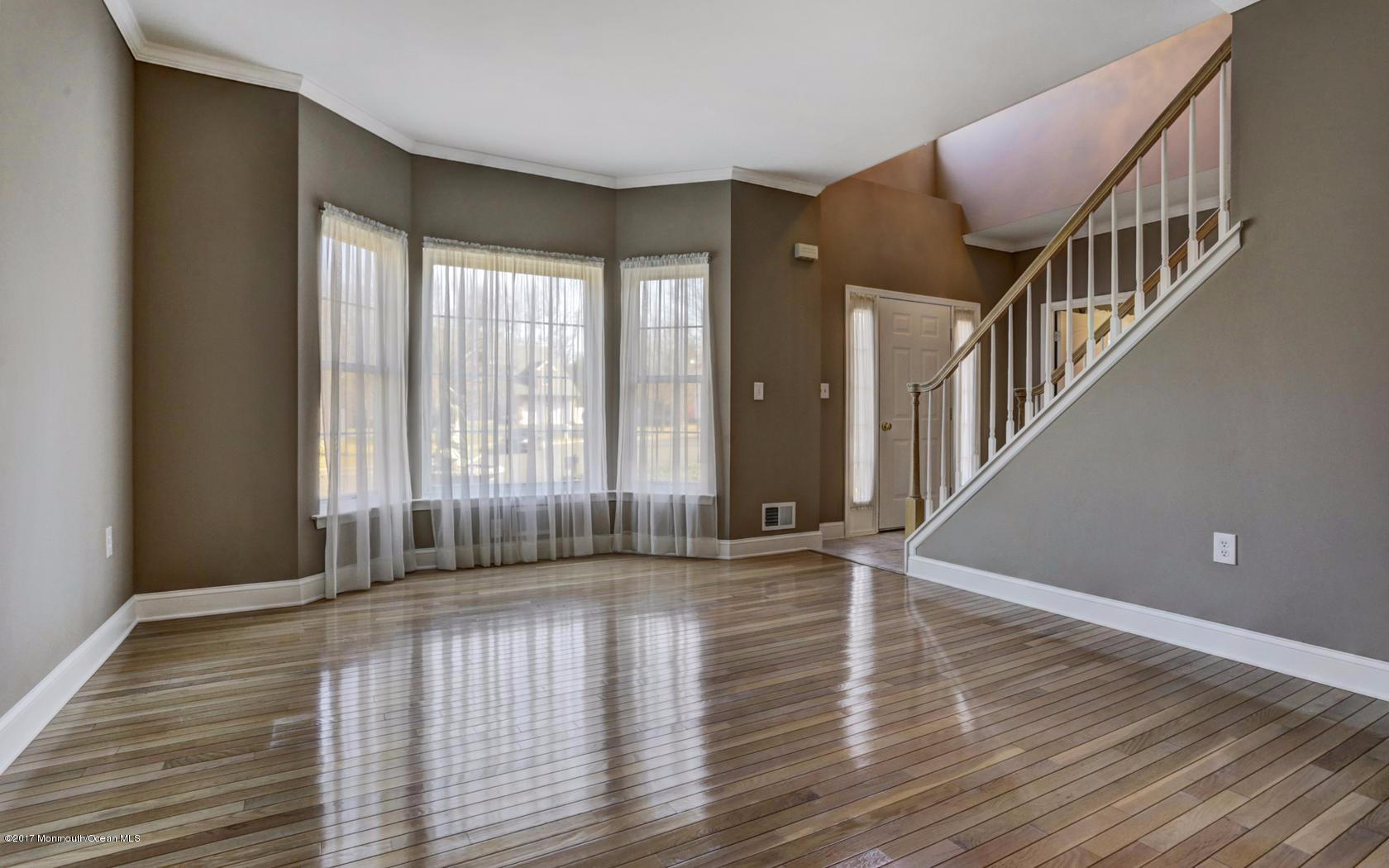 5 Bailey Road Aberdeen, NJ 07747 - Photo 14 of 27 Living Room
