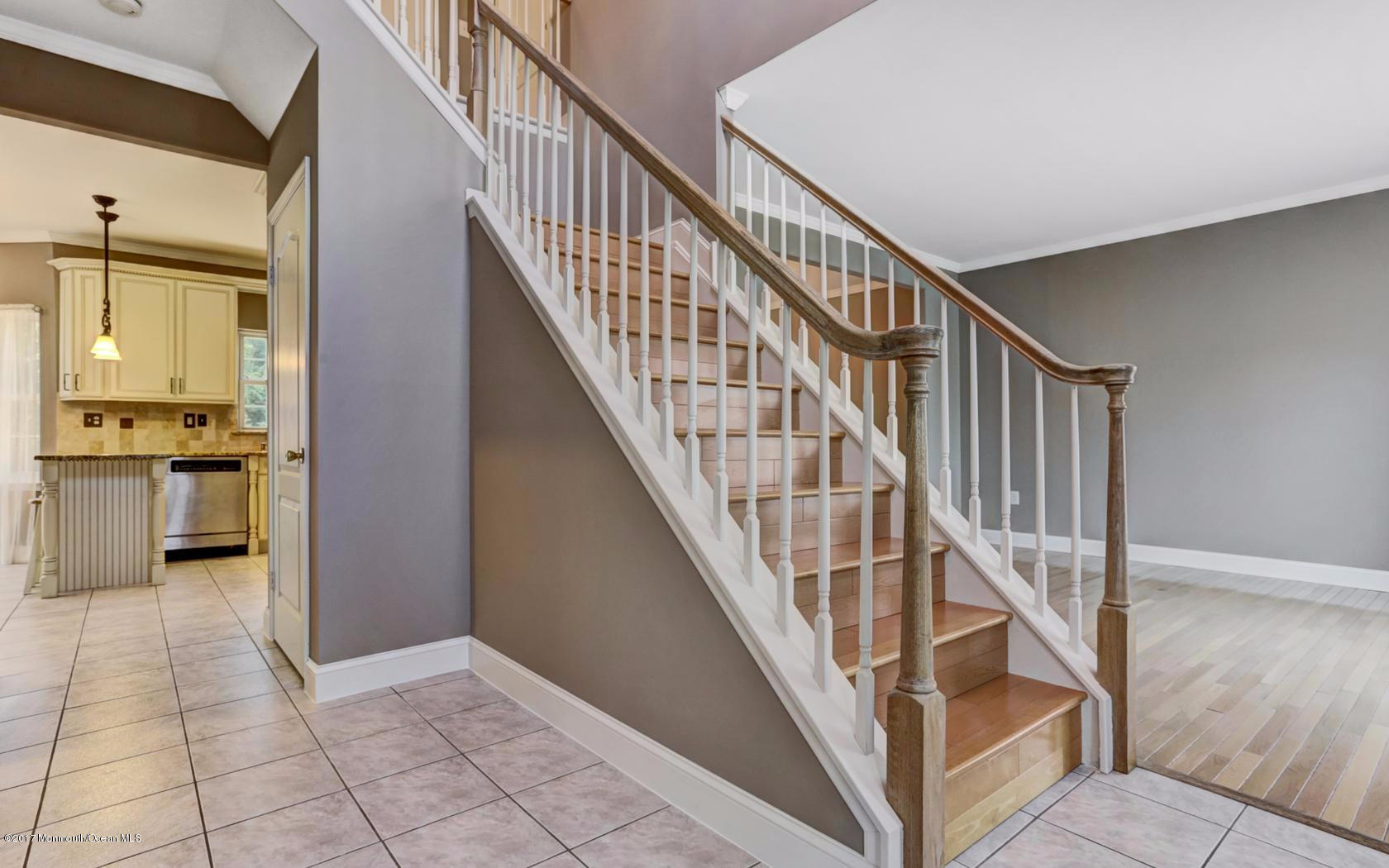 5 Bailey Road Aberdeen, NJ 07747 - Photo 4 of 27 Foyer-Living