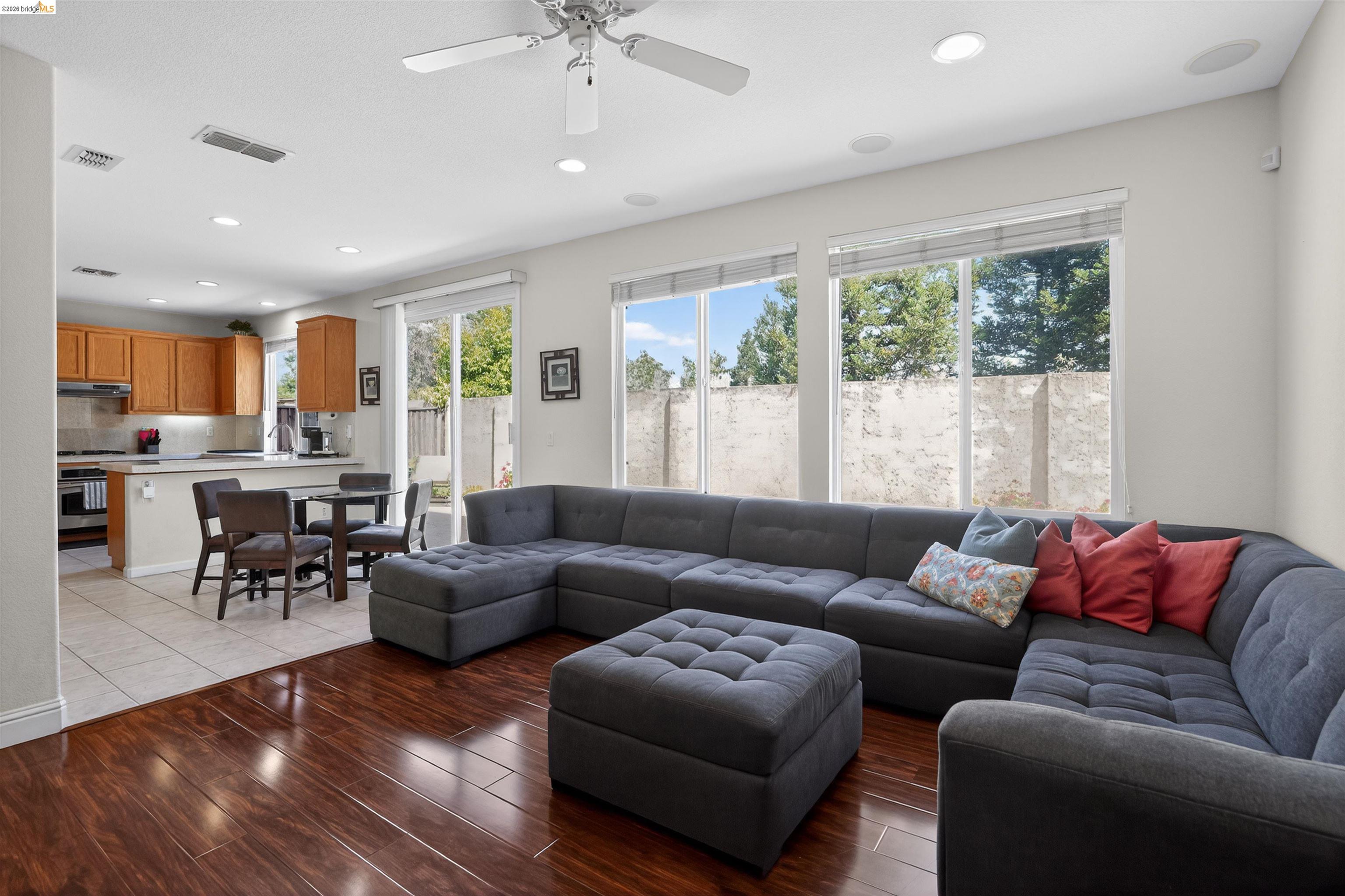 1221 Andrea Way Vallejo, CA 94591 - Photo 13 of 29 Living room
