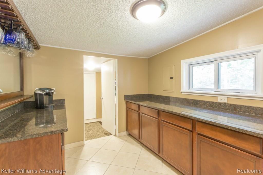 28515 Quail Hollow Road Farmington, MI 48331 - Photo 14 of 37 18-Quail Hollow_28515.jpg