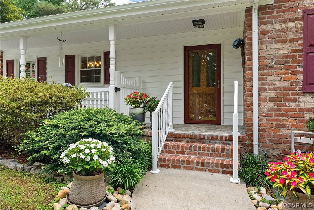 3611 Tanby Road Richmond, VA 23235 - Photo 2 of 49 A welcoming country porch!