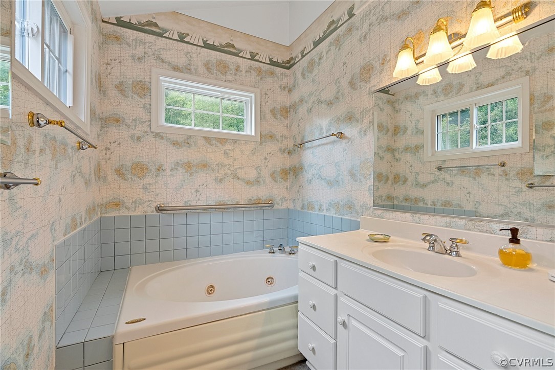 3611 Tanby Road Richmond, VA 23235 - Photo 23 of 49 Primary En-Sute Bathroom