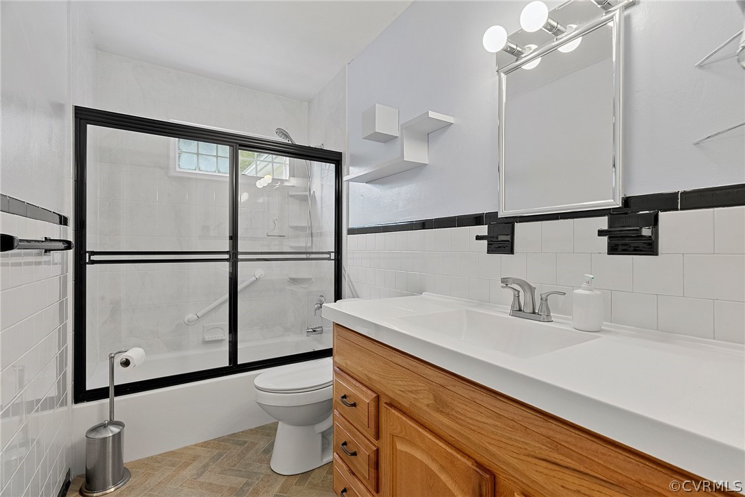3611 Tanby Road Richmond, VA 23235 - Photo 27 of 49 Upstairs Hall Bath