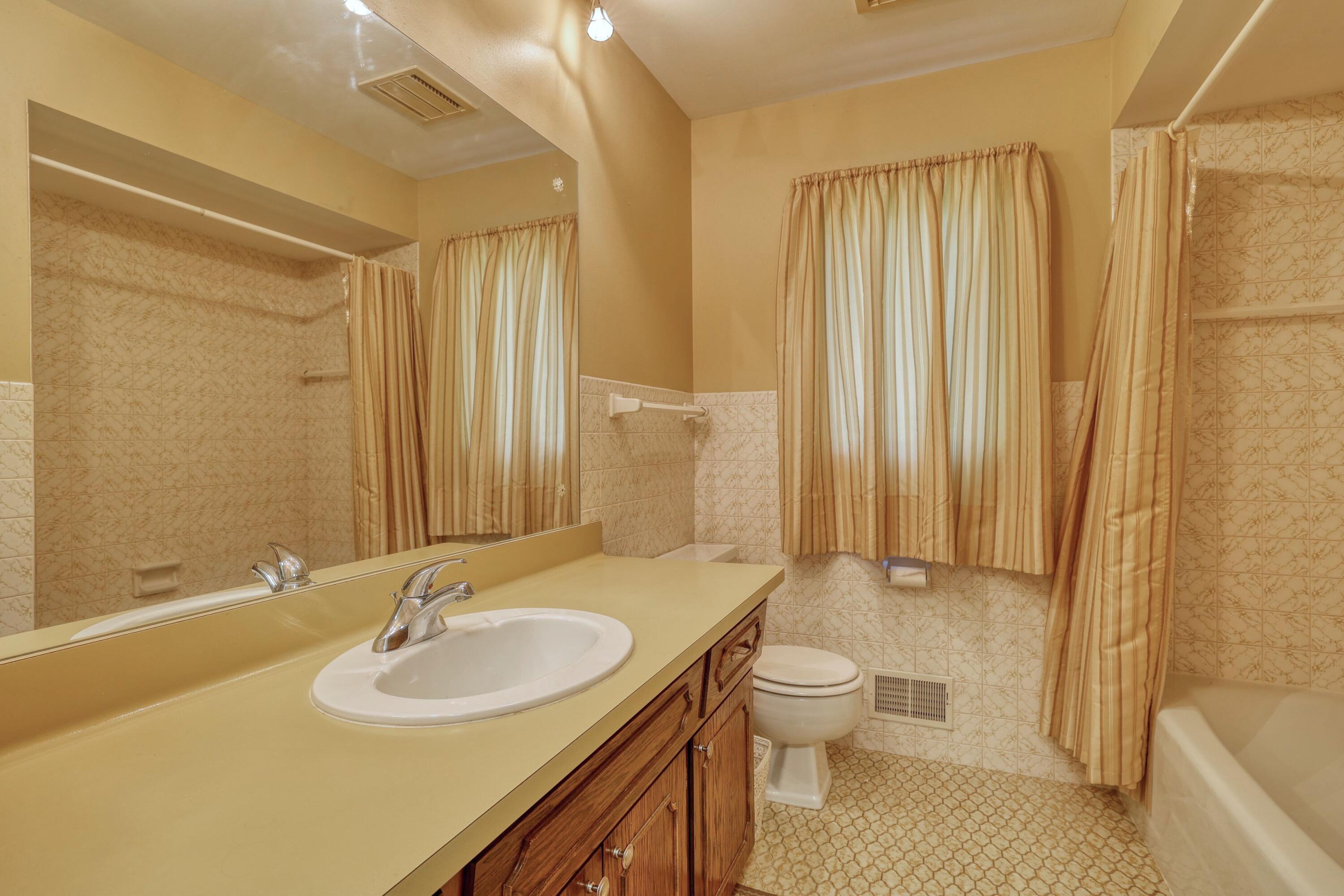 3910 Fresno Road Brookfield, WI 53045 - Photo 25 of 47 Main Full Bath