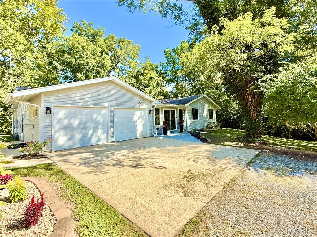 7404 Brown Street Moro, IL 62067 - Photo 1 of 41