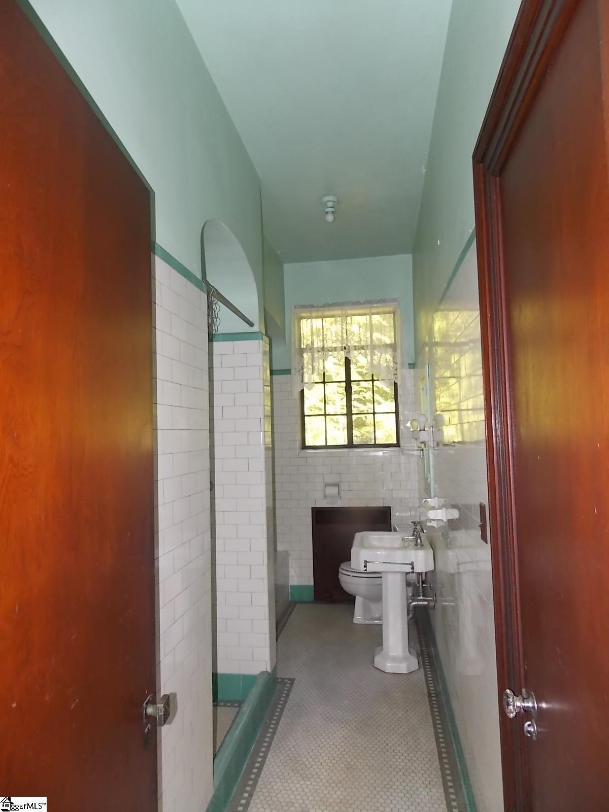 905 East Greenville Street Anderson, SC 29621 - Photo 11 of 38