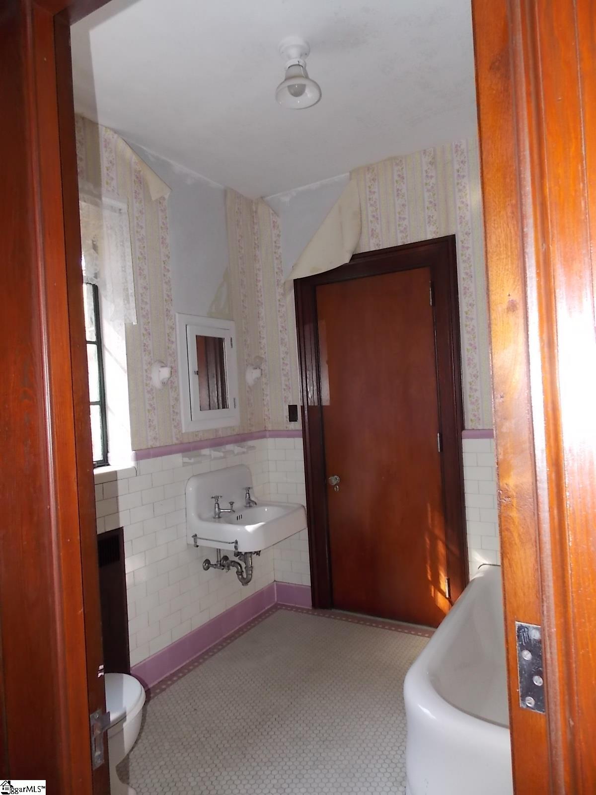 905 East Greenville Street Anderson, SC 29621 - Photo 26 of 38