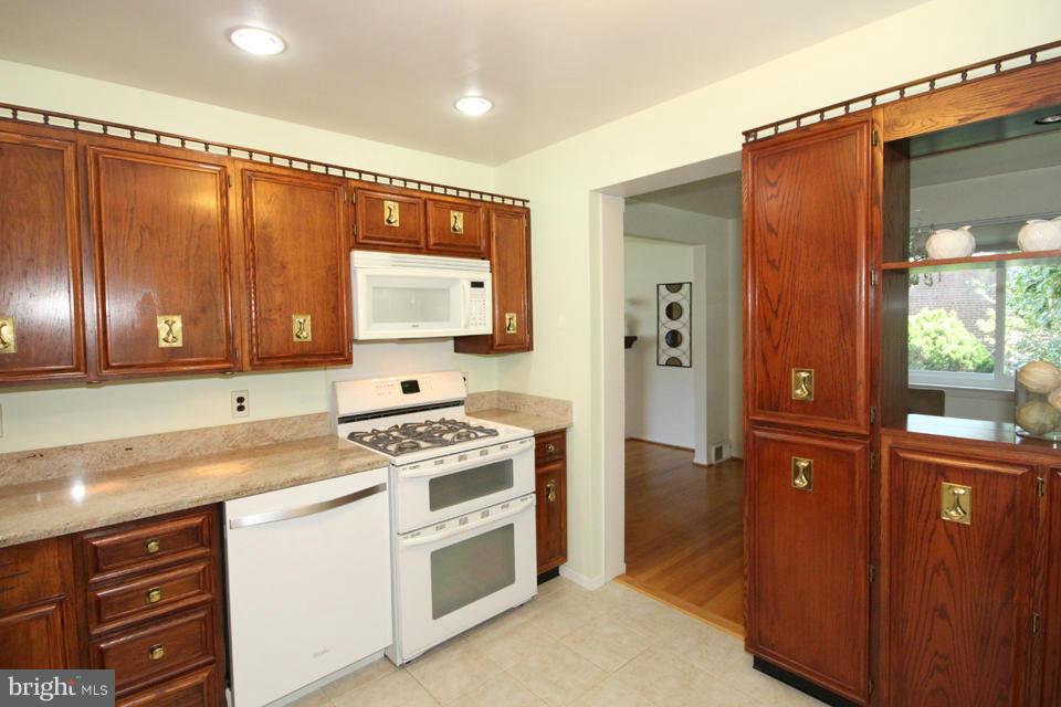 5804 Accomac Street Springfield, VA 22150 - Photo 11 of 29 Kitchen