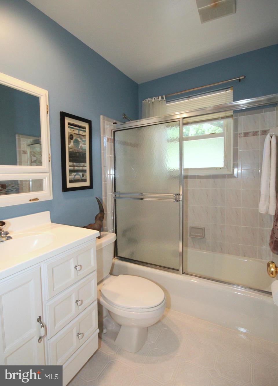 5804 Accomac Street Springfield, VA 22150 - Photo 17 of 29 Bath