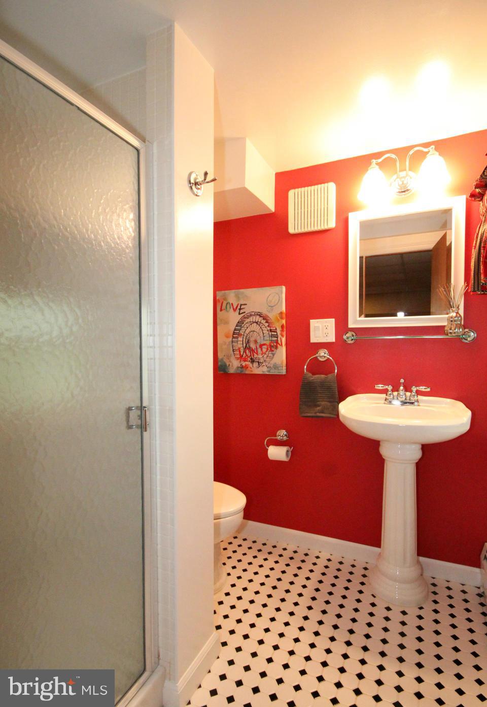5804 Accomac Street Springfield, VA 22150 - Photo 18 of 29 Bath