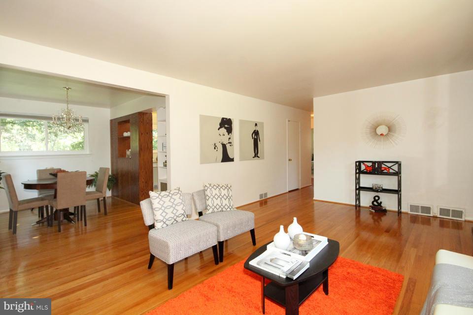 5804 Accomac Street Springfield, VA 22150 - Photo 6 of 29 Living Room