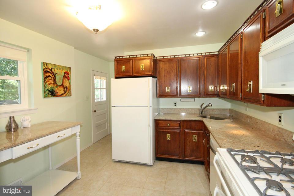 5804 Accomac Street Springfield, VA 22150 - Photo 9 of 29 Kitchen