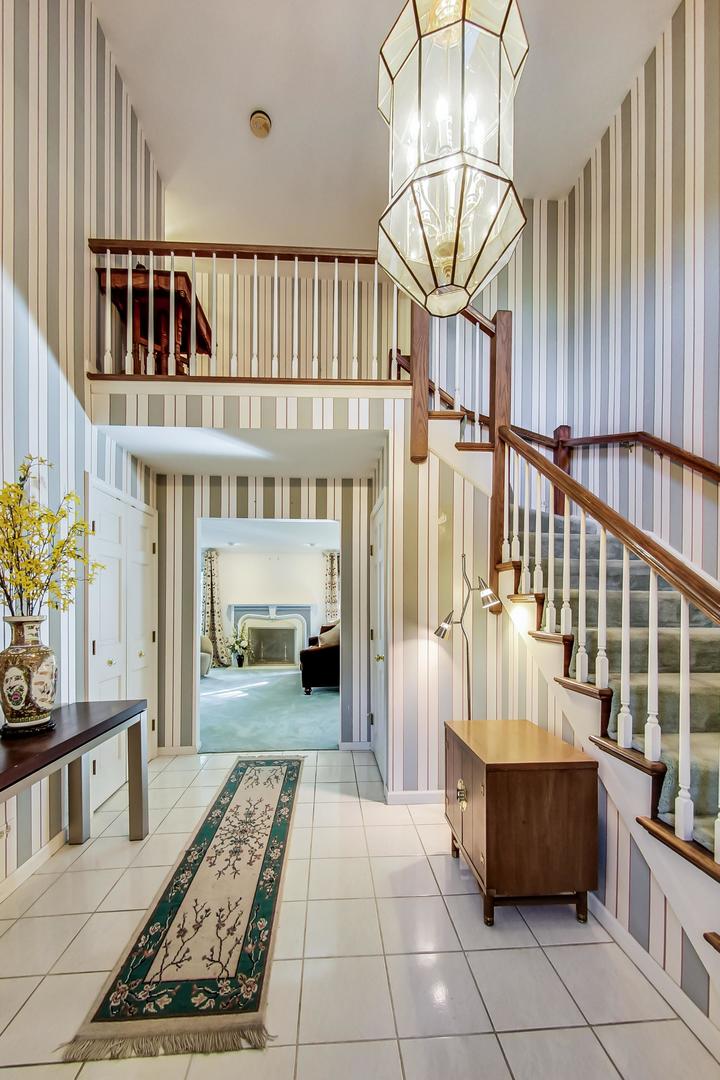 2813 Meyers Road Oak Brook, IL 60523 - Photo 3 of 62