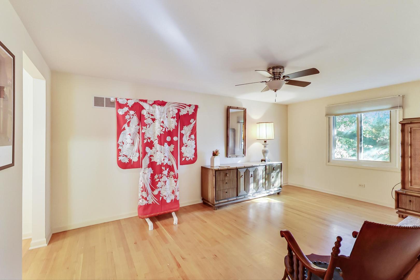 2813 Meyers Road Oak Brook, IL 60523 - Photo 37 of 62 a view of a livingroom with furniture and a ceiling fan