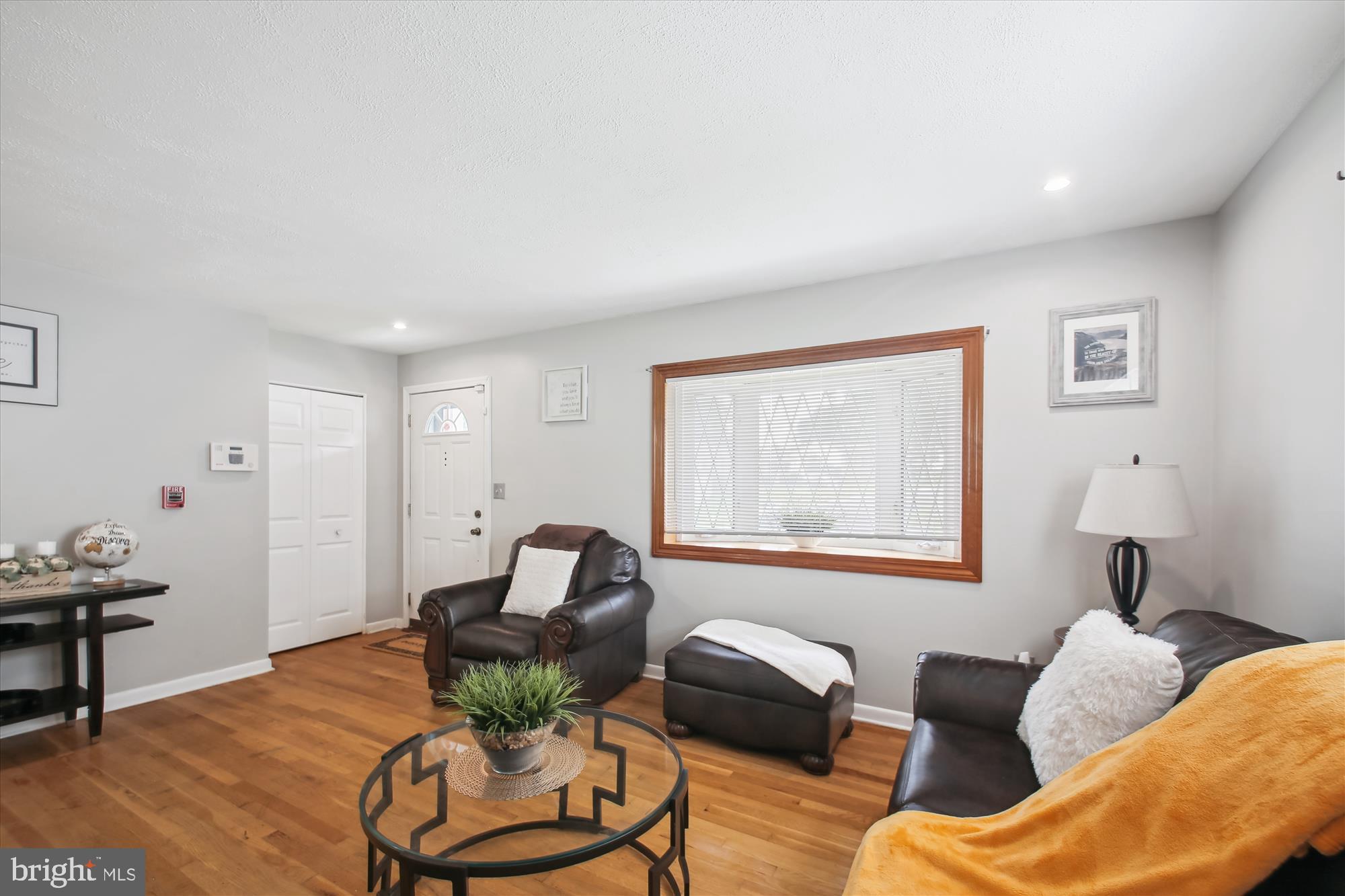 1418 Harberson Road Catonsville, MD 21228 - Photo 11 of 23 Living Room