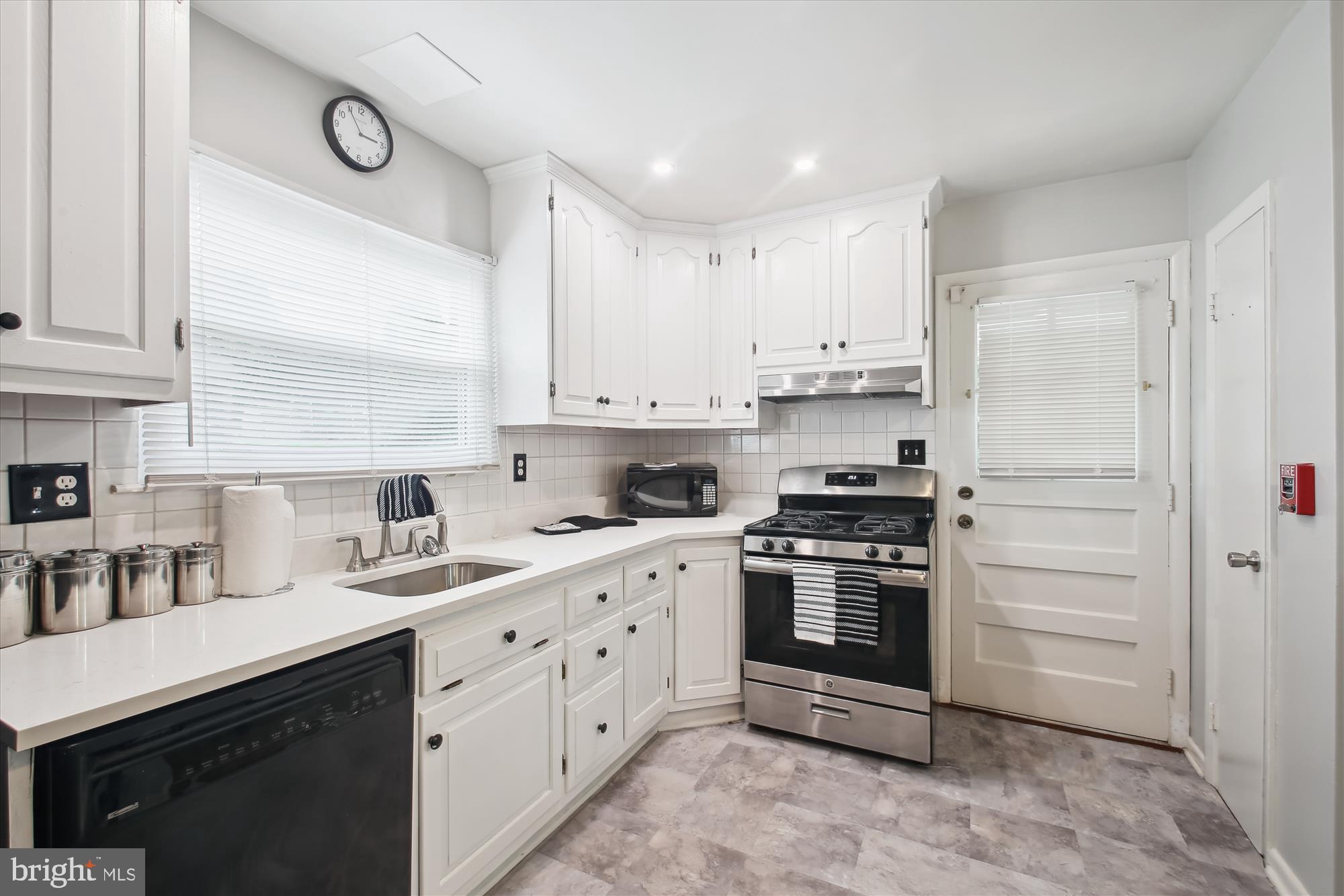 1418 Harberson Road Catonsville, MD 21228 - Photo 8 of 23 Kitchen